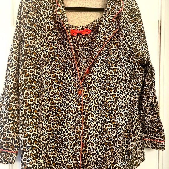 2 piece adorable Northern Nights Pajama set, size 1x cheeta style - Picture 2 of 10